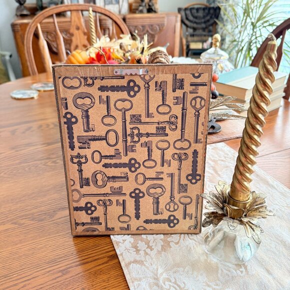 Vintage Gold Frame with Pretty Witch - Picture 8 of 8